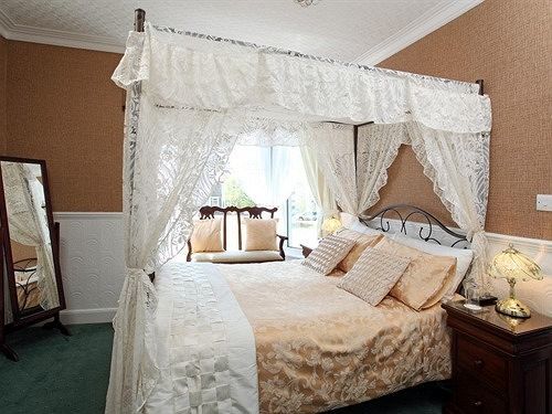 The Shrewsbury 4*